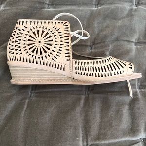 Super cute Jeffrey Campbell rayos sandals!!